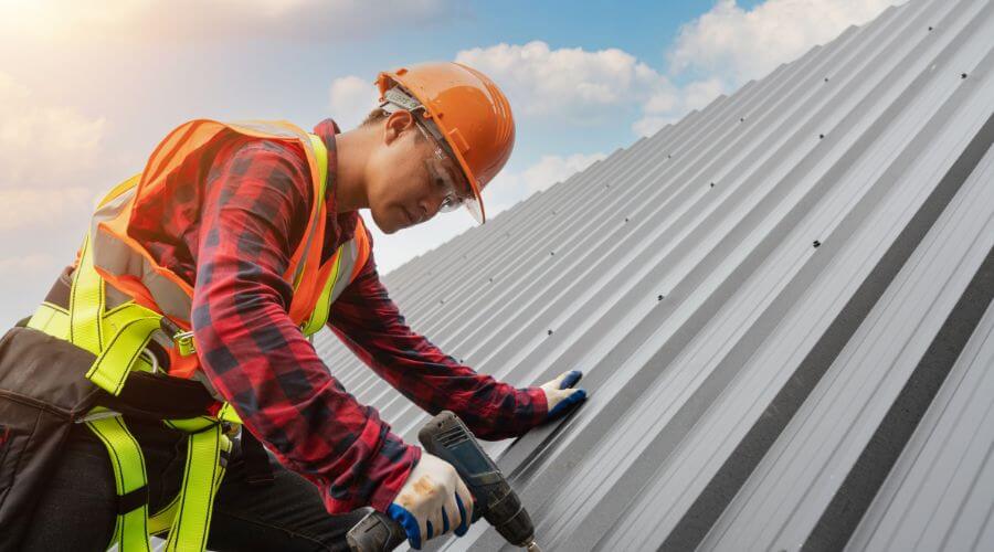 Professional gutter cleaning in Queens Village, NY